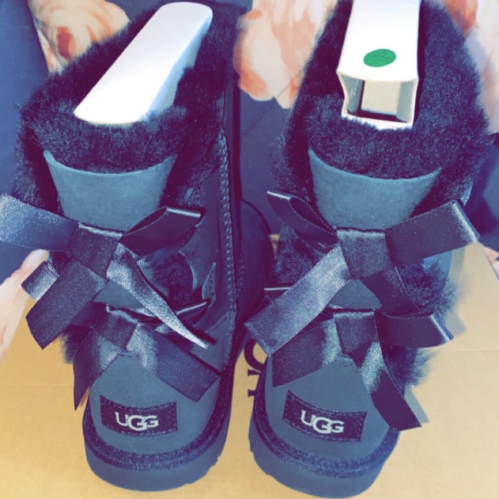Ugg’s Bailey Bow II Kids US Size 3